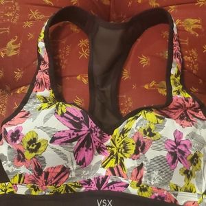 32B Victoria Secret underwire sports bra